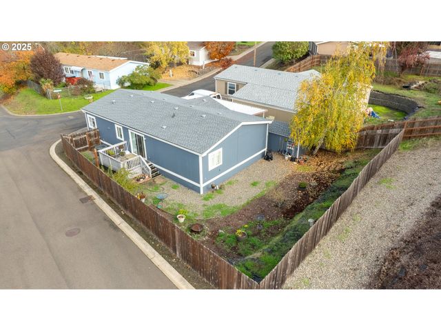 252 WENAHA Ln, Roseburg, OR 97471