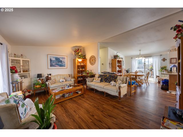 252 WENAHA Ln, Roseburg, OR 97471