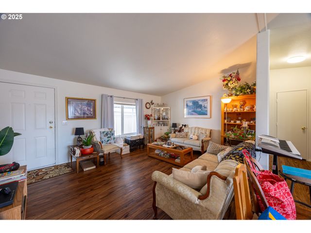 252 WENAHA Ln, Roseburg, OR 97471