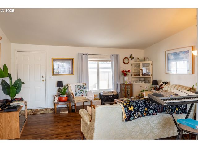 252 WENAHA Ln, Roseburg, OR 97471