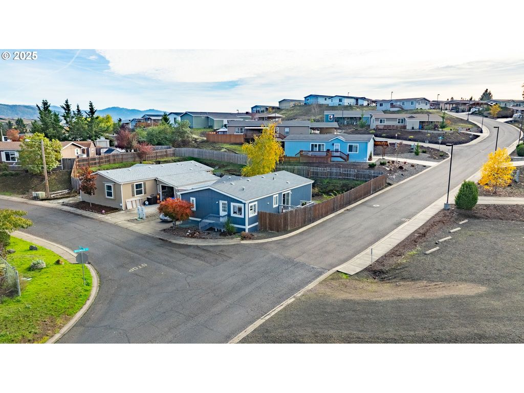 252 WENAHA Ln, Roseburg, OR 97471