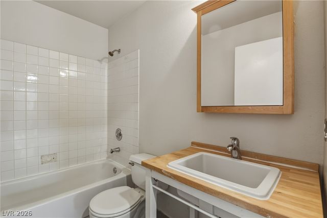 8411 Green Cedar Drive, Las Vegas, NV 89123