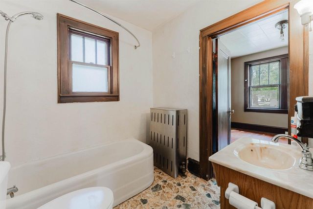 841 MT VERNON STREET, Oshkosh, WI 54901