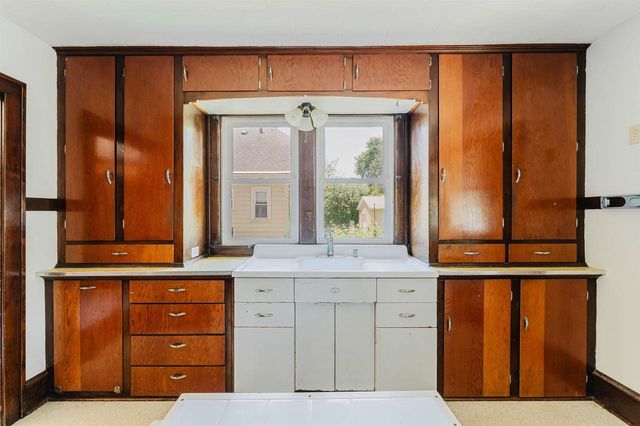 841 MT VERNON STREET, Oshkosh, WI 54901