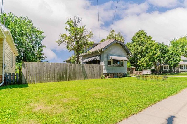 841 MT VERNON STREET, Oshkosh, WI 54901