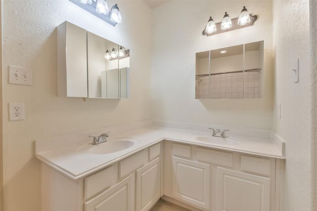 10909 Redbird, Conroe, TX 77385