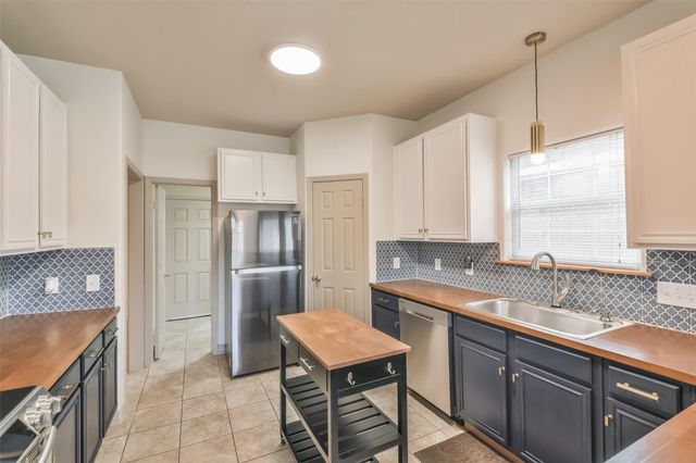 10909 Redbird, Conroe, TX 77385