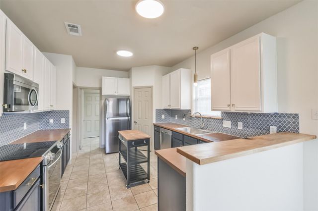 10909 Redbird, Conroe, TX 77385