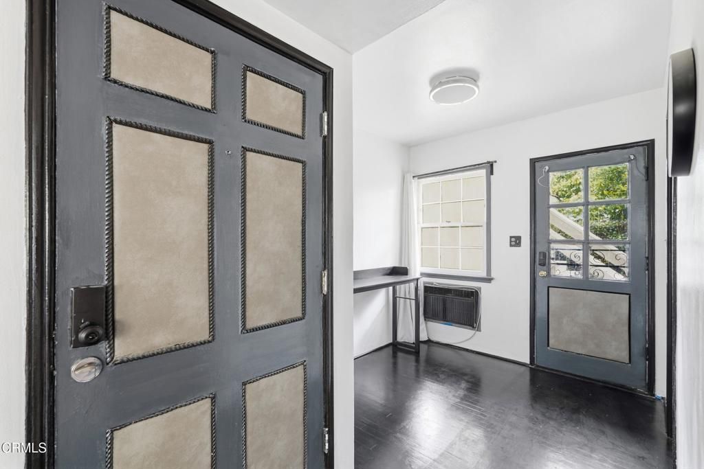 Image 11 of property listing at 525 E Maple Street 2, Glendale, CA 91205