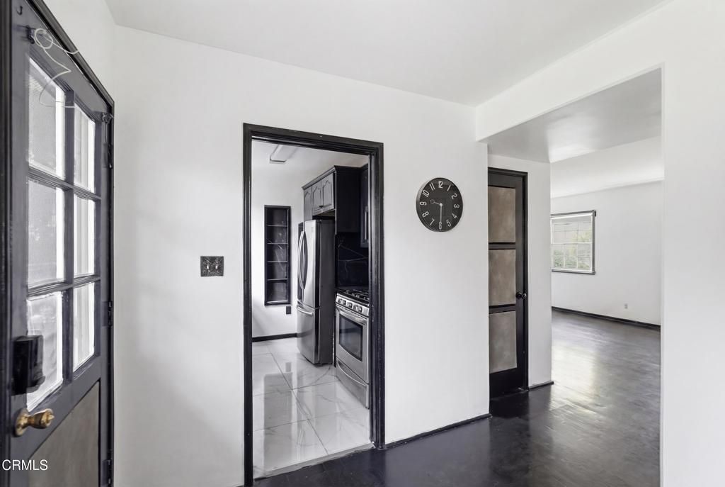 Image 13 of property listing at 525 E Maple Street 2, Glendale, CA 91205