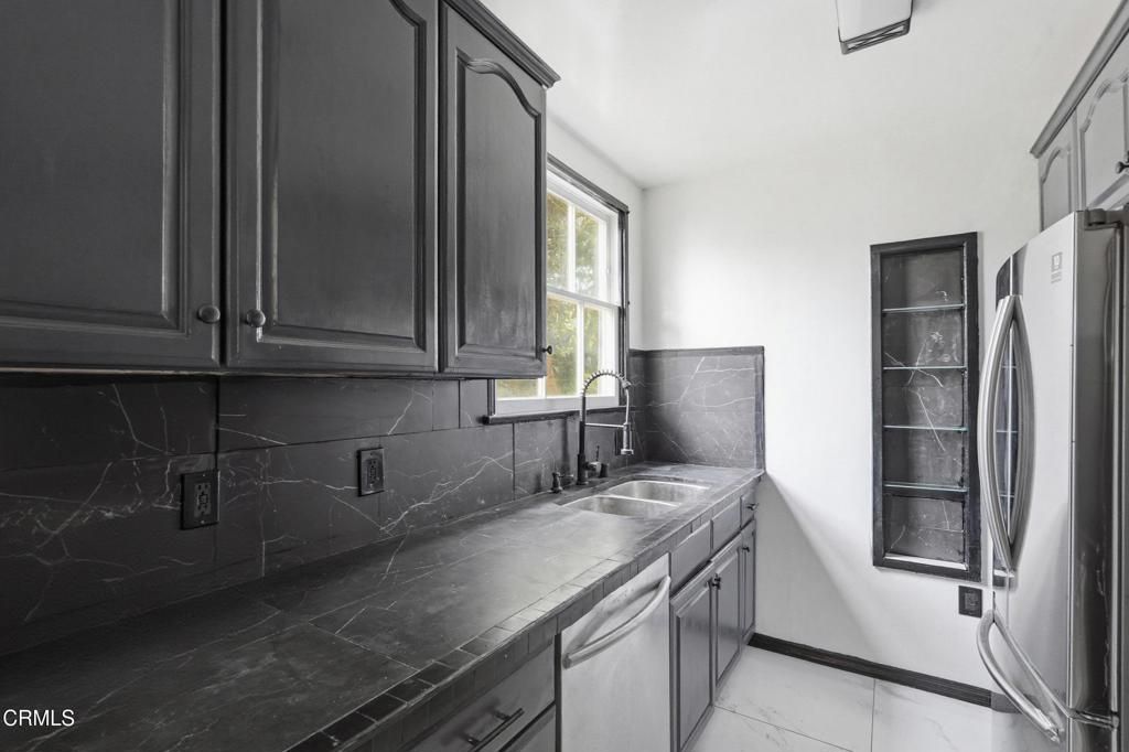 Image 14 of property listing at 525 E Maple Street 2, Glendale, CA 91205