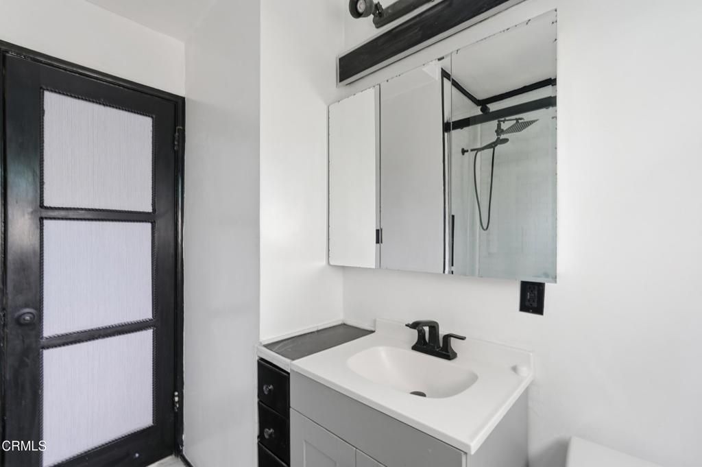 Image 21 of property listing at 525 E Maple Street 2, Glendale, CA 91205