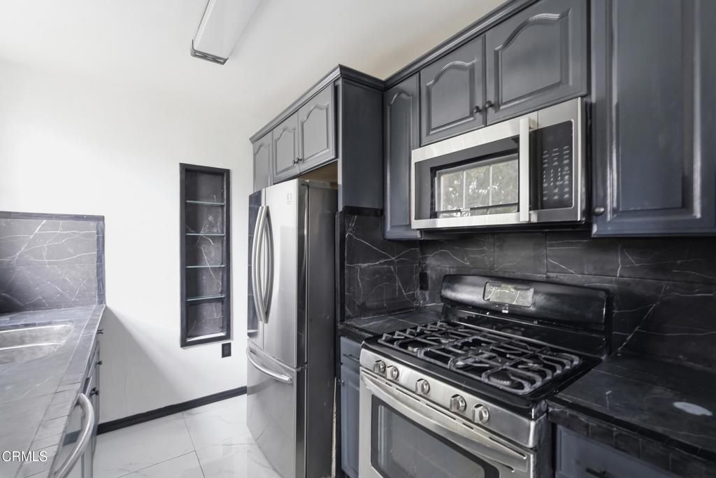 Image 3 of property listing at 525 E Maple Street 2, Glendale, CA 91205