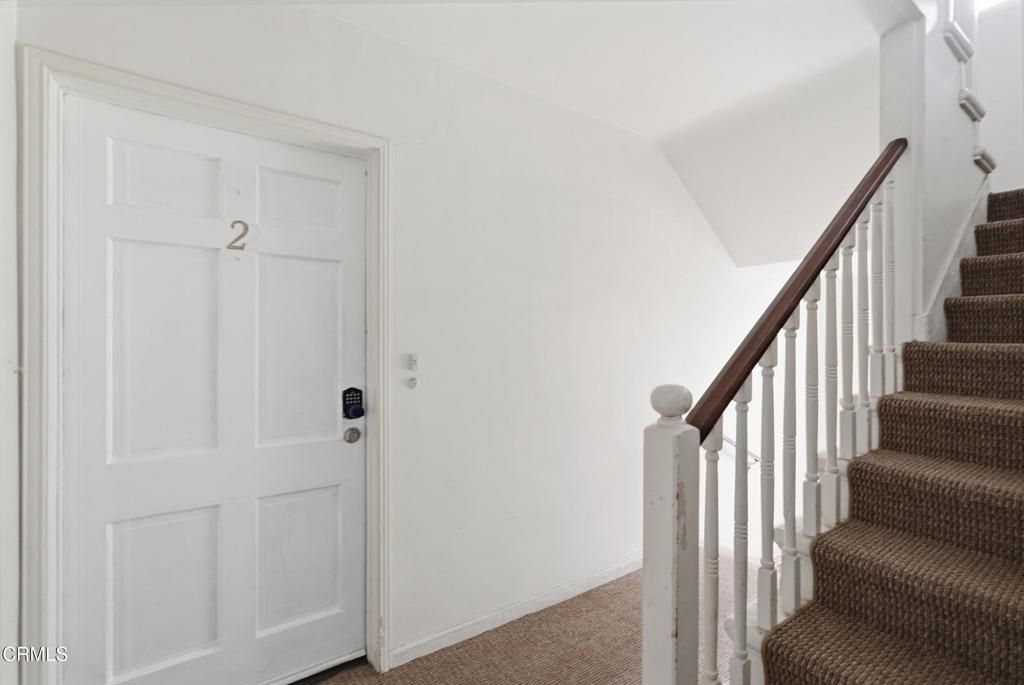 Image 6 of property listing at 525 E Maple Street 2, Glendale, CA 91205