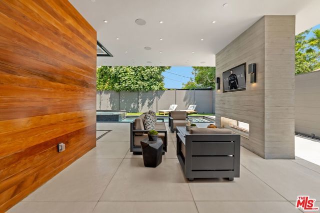 818 N Curson Avenue, Los Angeles, CA 90046