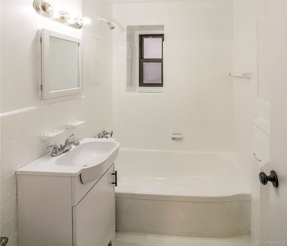 30 Fleetwood Avenue 2E, Mount Vernon, NY 10552