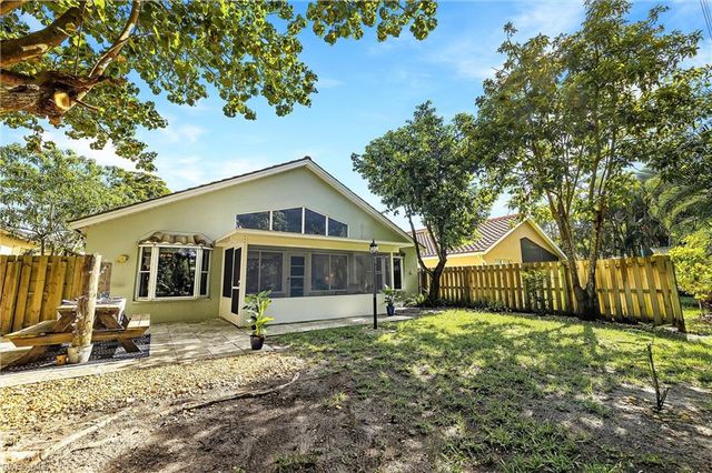 9801 Las Casas DR, Fort Myers, FL 33919
