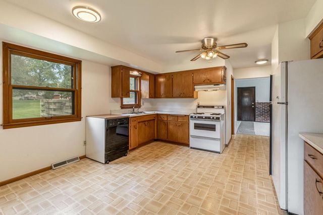 W213N10189 Beech DRIVE, Colgate, WI 53017