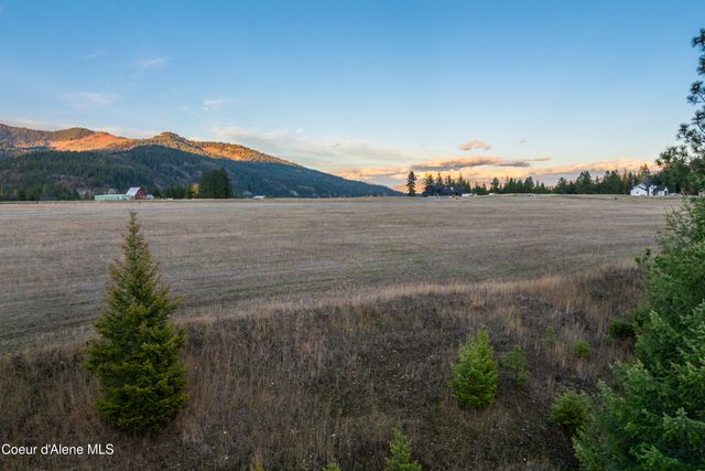 8 Fortune Way, Priest River, ID 83856