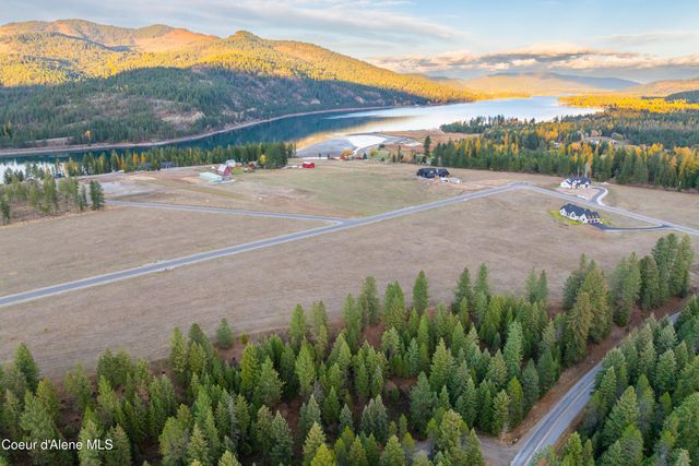 8 Fortune Way, Priest River, ID 83856