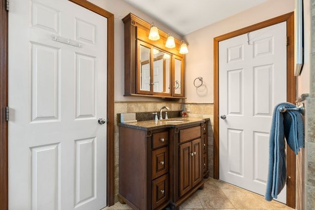 75 Village St 75, Easton, MA 02375