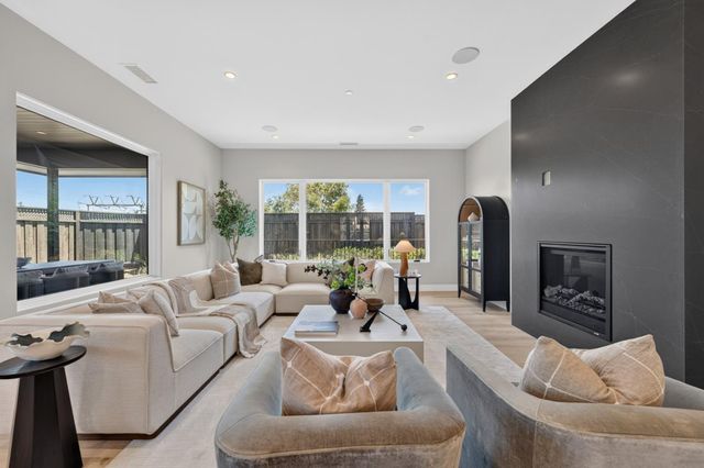 104 Sporleder Court, Los Gatos, CA 95032