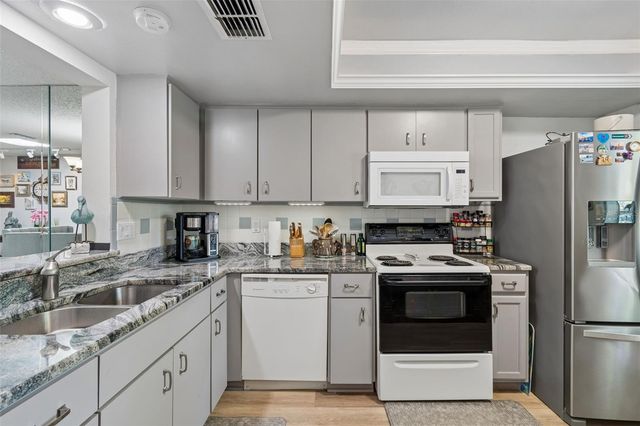 2231 LARK CIRCLE E F, Palm Harbor, FL 34684