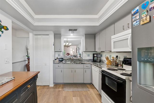 2231 LARK CIRCLE E F, Palm Harbor, FL 34684