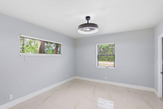 2975 NE 2ND Avenue, Boca Raton, FL 33431