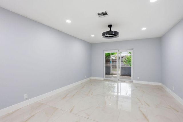 2975 NE 2ND Avenue, Boca Raton, FL 33431