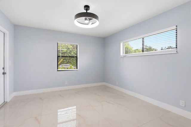 2975 NE 2ND Avenue, Boca Raton, FL 33431