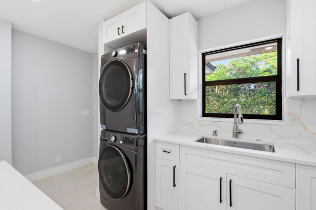 2975 NE 2ND Avenue, Boca Raton, FL 33431