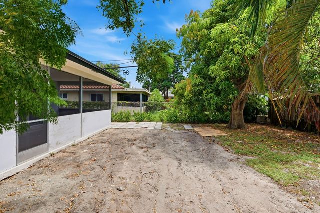 2975 NE 2ND Avenue, Boca Raton, FL 33431