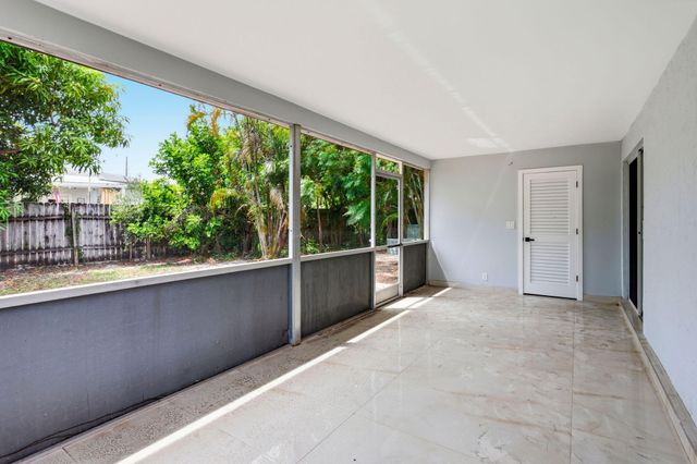 2975 NE 2ND Avenue, Boca Raton, FL 33431