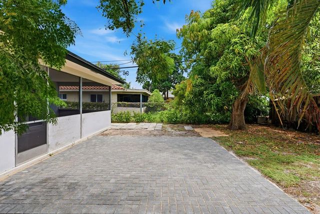 2975 NE 2ND Avenue, Boca Raton, FL 33431