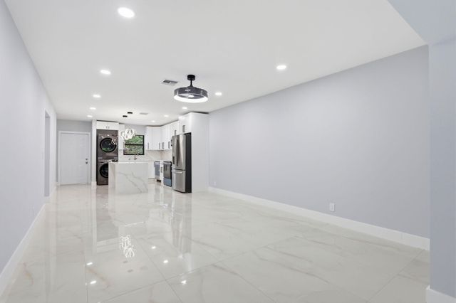 2975 NE 2ND Avenue, Boca Raton, FL 33431