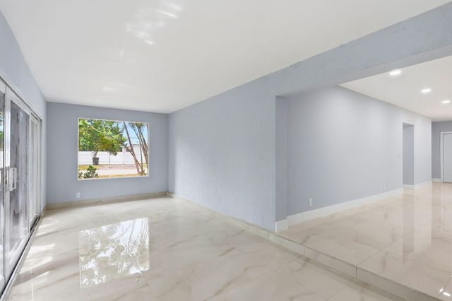 2975 NE 2ND Avenue, Boca Raton, FL 33431