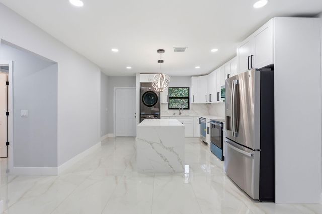 2975 NE 2ND Avenue, Boca Raton, FL 33431