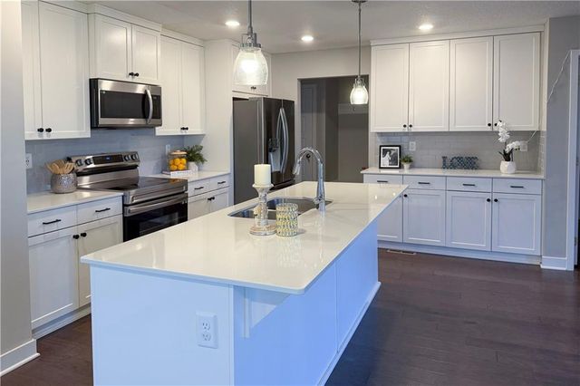 3813 SW Maryville Place, Lee's Summit, MO 64082
