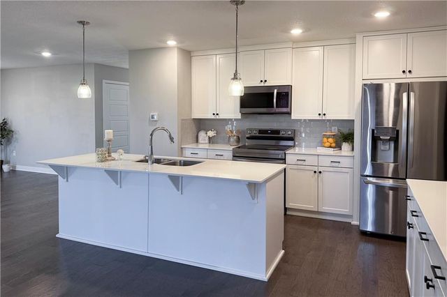 3813 SW Maryville Place, Lee's Summit, MO 64082