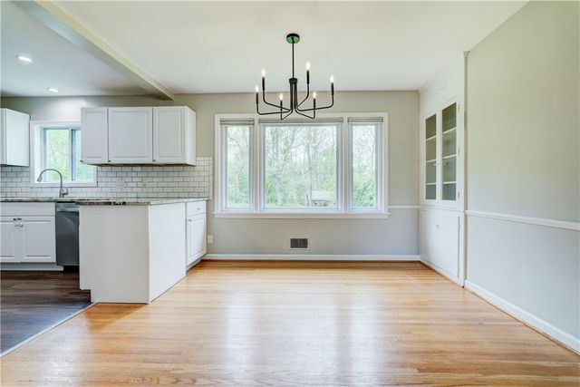 15 Lochnavar Parkway, Pittsford, NY 14534