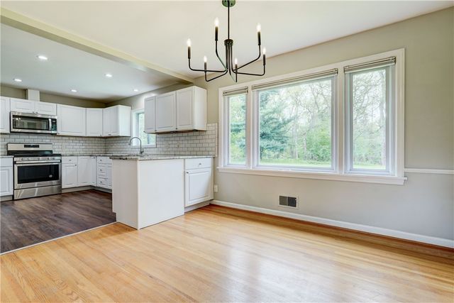 15 Lochnavar Parkway, Pittsford, NY 14534