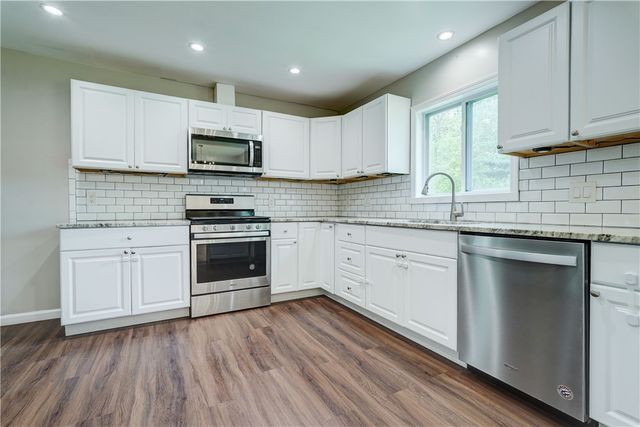 15 Lochnavar Parkway, Pittsford, NY 14534