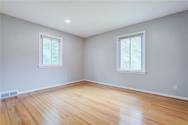 15 Lochnavar Parkway, Pittsford, NY 14534