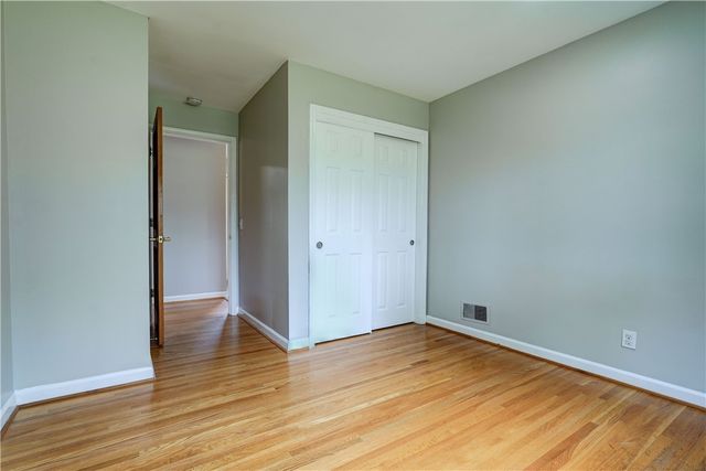 15 Lochnavar Parkway, Pittsford, NY 14534