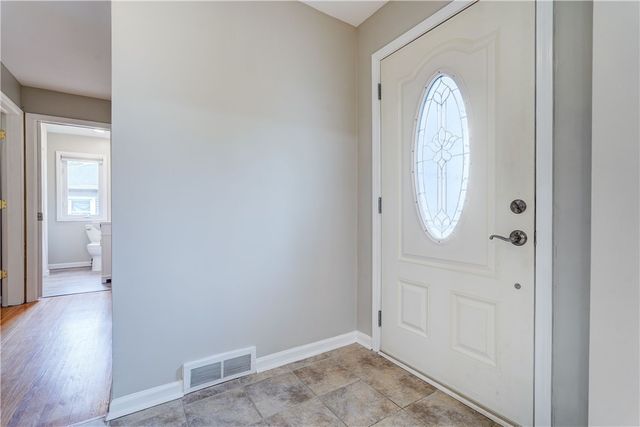 15 Lochnavar Parkway, Pittsford, NY 14534