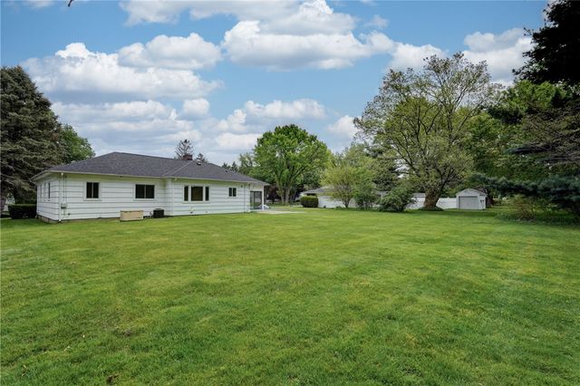 15 Lochnavar Parkway, Pittsford, NY 14534