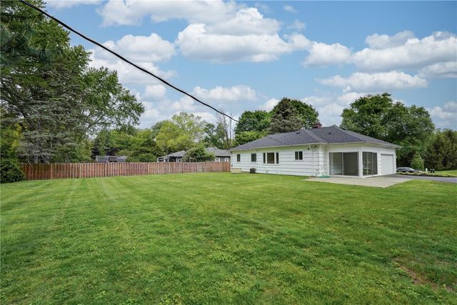 15 Lochnavar Parkway, Pittsford, NY 14534