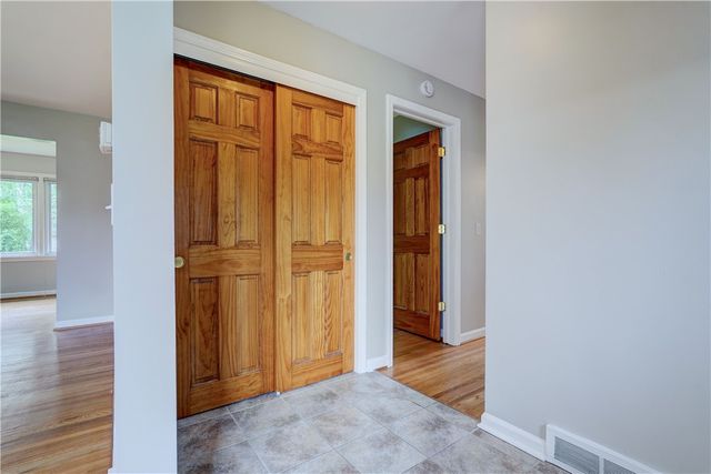 15 Lochnavar Parkway, Pittsford, NY 14534