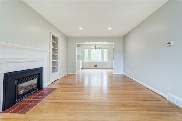 15 Lochnavar Parkway, Pittsford, NY 14534